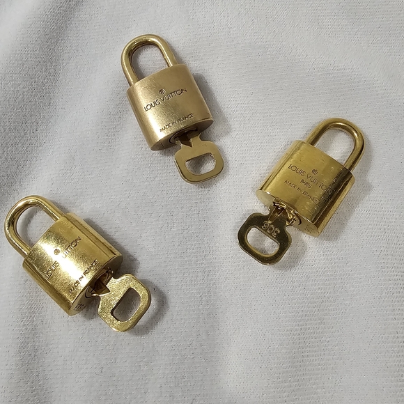 Louis Vuitton LV lock and key - Picture 2 of 3